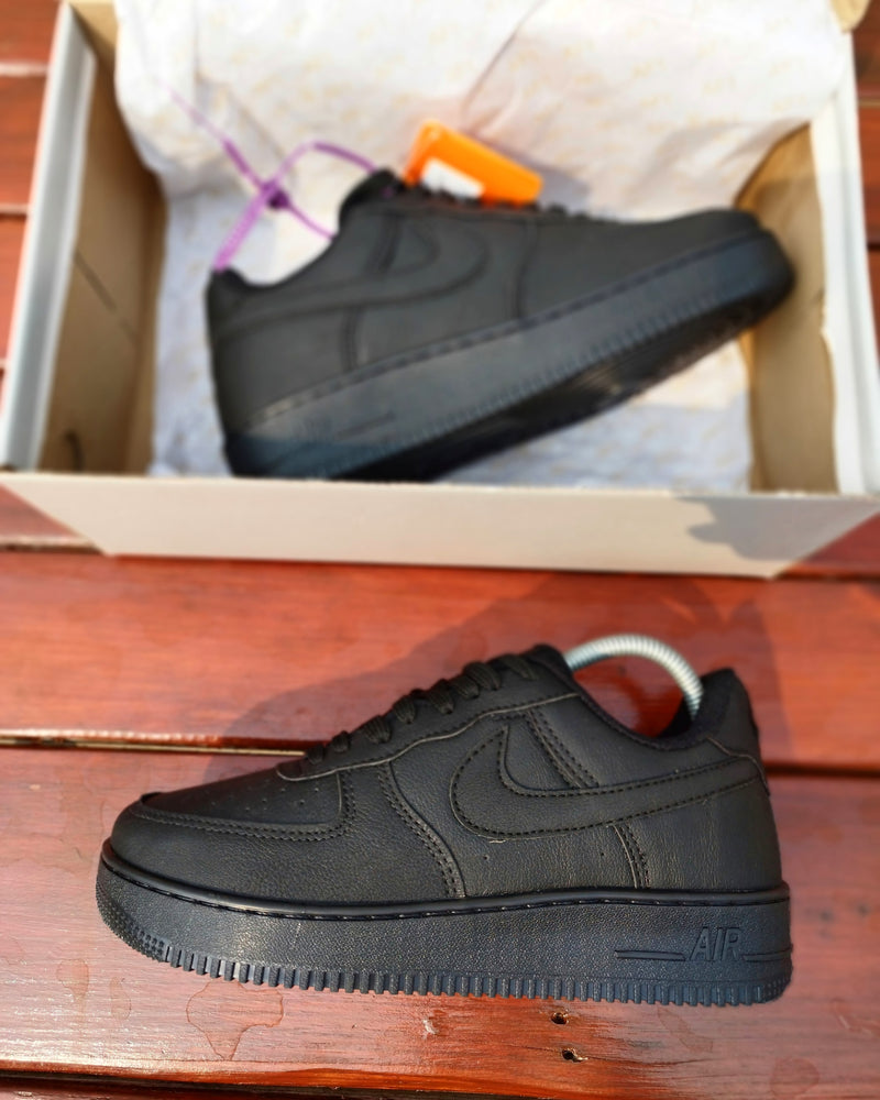 Nike Air Force AF1 (2 cores disponíveis)