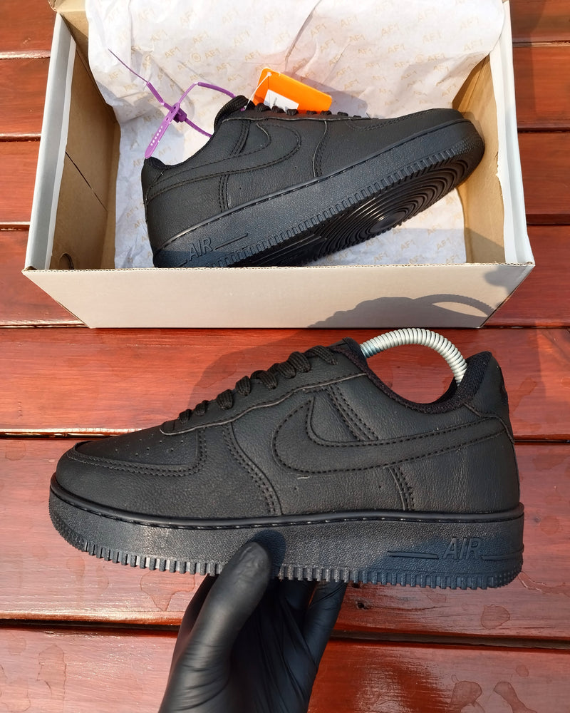 Nike Air Force AF1 (2 cores disponíveis)