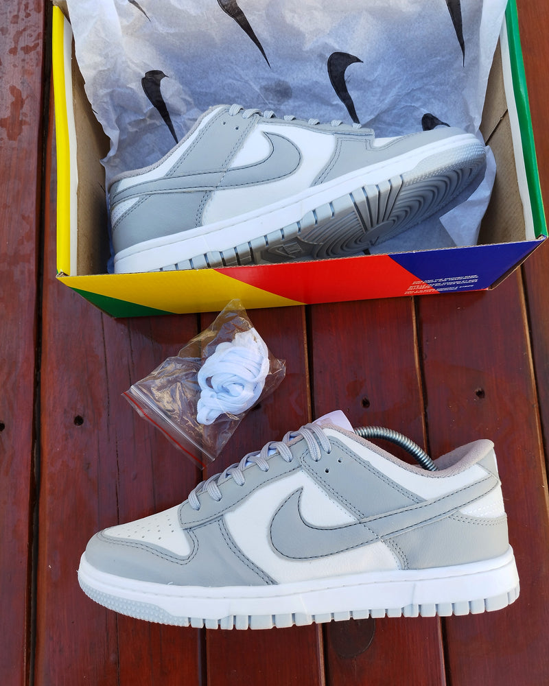 Nike Dunk (2 cores disponíveis)