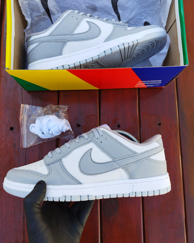 Nike Dunk (2 cores disponíveis)