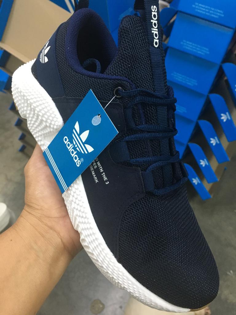 Tênis Adidas