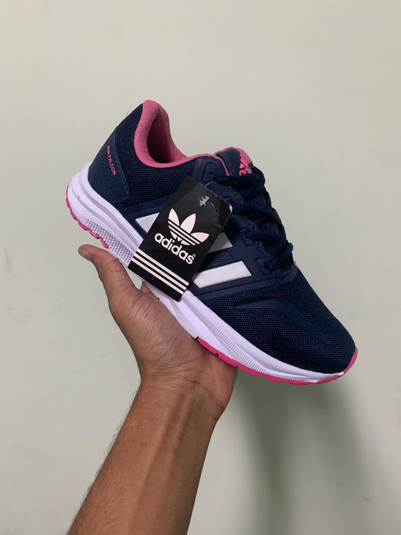 Tênis feminino Adidas (PROMOÇÃO)